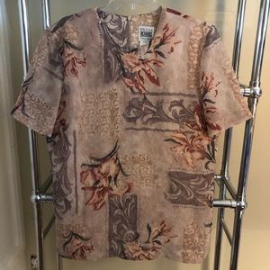 Sz 14 beige iris flowered blouse